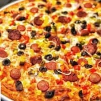 بيتزا بالجبنة